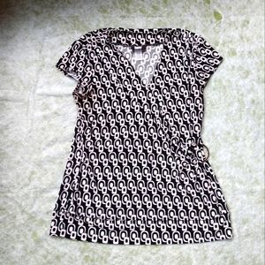 Geometric Side Wrap Short Sleeve Cinched Blouse